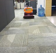 清洗后的地毯特别潮湿，如何快速烘干？
